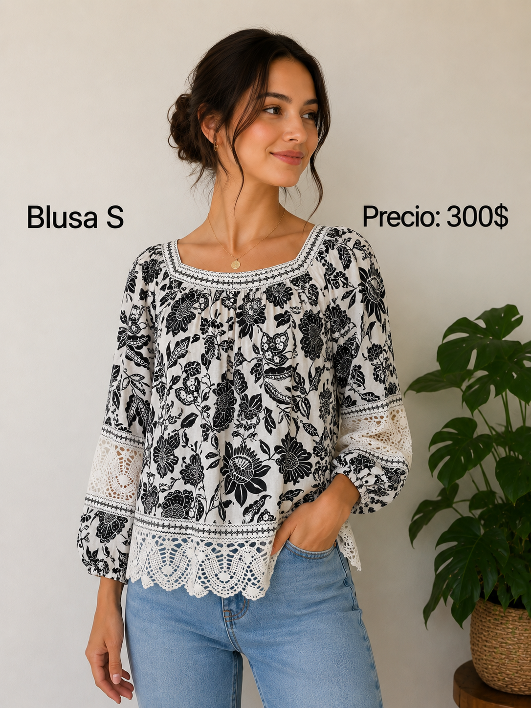 Blusa Floral Blanco y Negro con Encaje - PRELOVED
