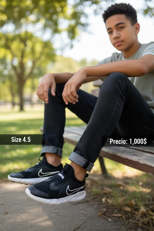 Tennis Nike – Size 4.5 - PRELOVED